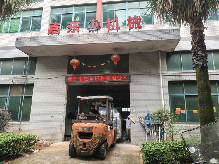 半岛（中国）定制铝箔压纹分切一体机